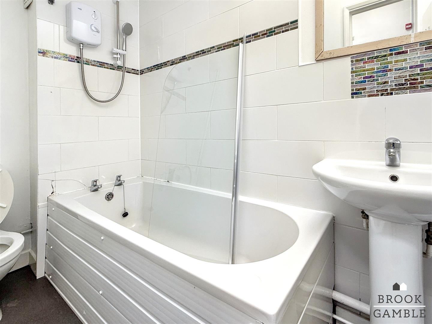 4 Bedroom House - Townhouse. Derwent Road in Eastbourne,  11